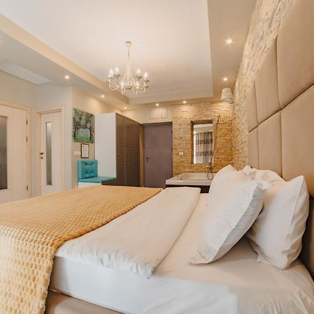 Romantic Jacuzzi Belleview Studio Sinaia Luaran gambar