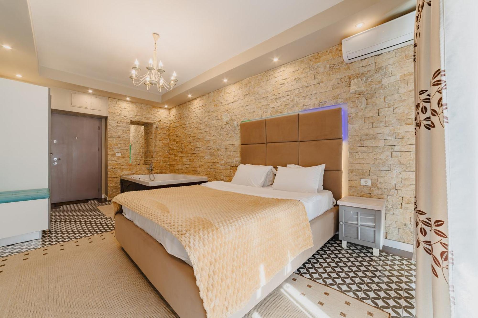 Romantic Jacuzzi Belleview Studio Sinaia Luaran gambar
